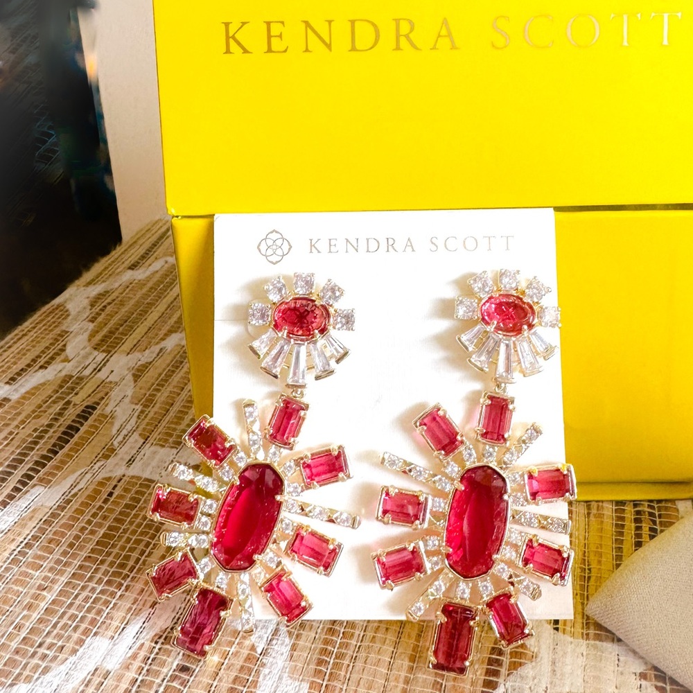 Stunning new Kendra Scott Glenda Statement Earrings with box - Berry Crystal